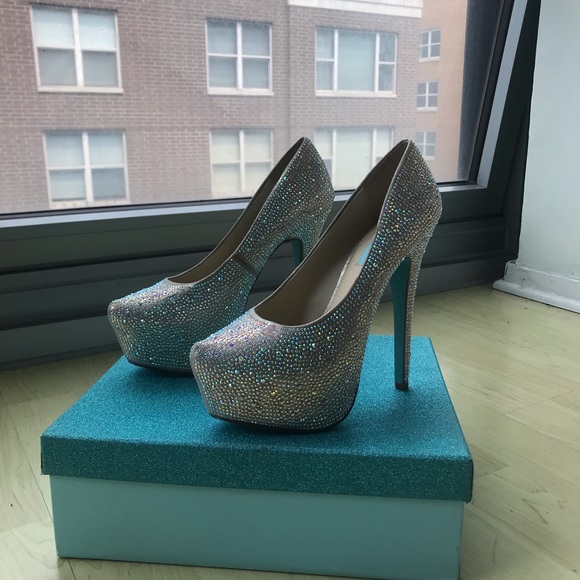 Never been worn vintage Betsey Johnson heels - Picture 3 of 5